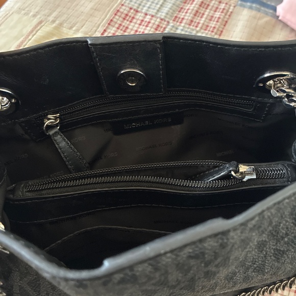 Michael Kors bag - Picture 2 of 3